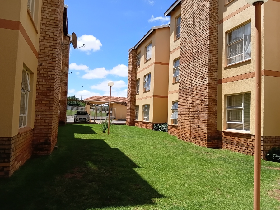 2 Bedroom Property for Sale in Kannoniers Park North West